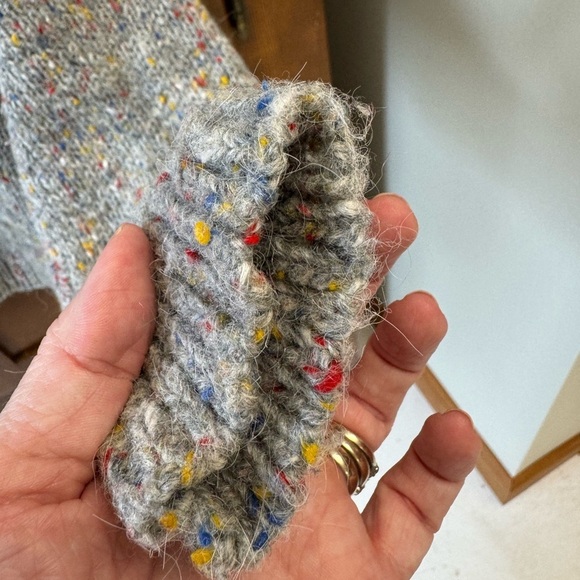 Catrina LTD wool blend sweater SM 18-19in pit L18 in 2 button close - Picture 7 of 8